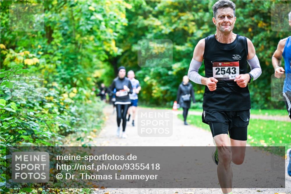 12.10.2025 - Bramfelder Halbmarathon 2025 Dr. Thomas Lammeyer http://msf.ph/oto/9355418 12.10.2025 10:53:42 Laufen 2543, 47 meine-sportfotos.de