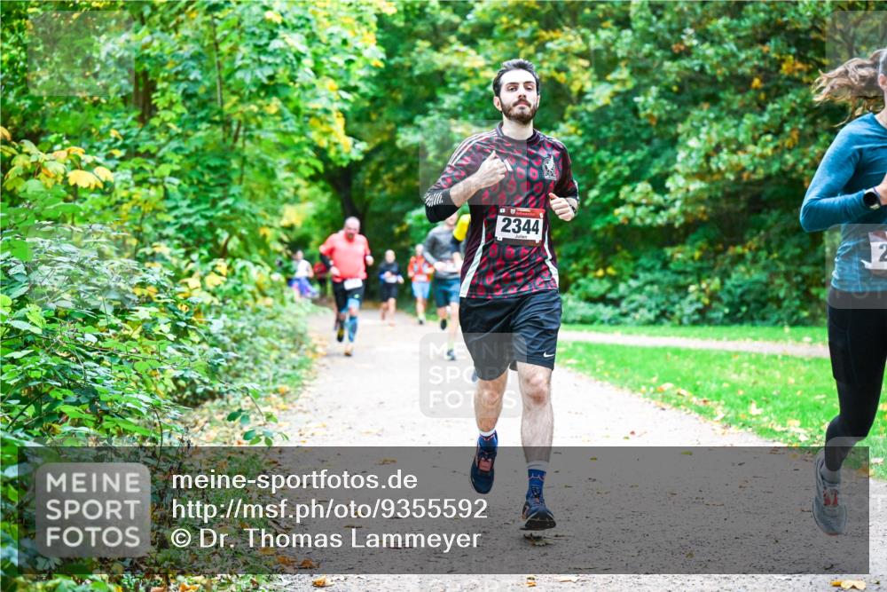 12.10.2025 - Bramfelder Halbmarathon 2025 Dr. Thomas Lammeyer http://msf.ph/oto/9355592 12.10.2025 10:54:13 Laufen 2344, 2 meine-sportfotos.de