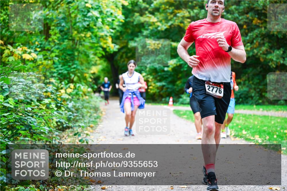 12.10.2025 - Bramfelder Halbmarathon 2025 Dr. Thomas Lammeyer http://msf.ph/oto/9355653 12.10.2025 10:54:23 Laufen 2776 meine-sportfotos.de