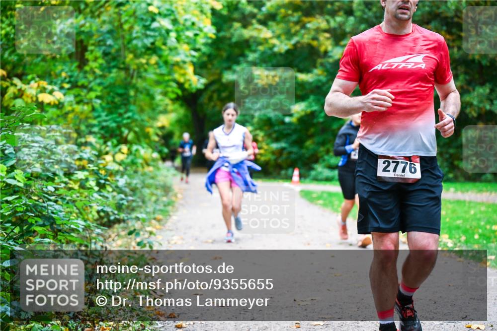 12.10.2025 - Bramfelder Halbmarathon 2025 Dr. Thomas Lammeyer http://msf.ph/oto/9355655 12.10.2025 10:54:23 Laufen 2776 meine-sportfotos.de