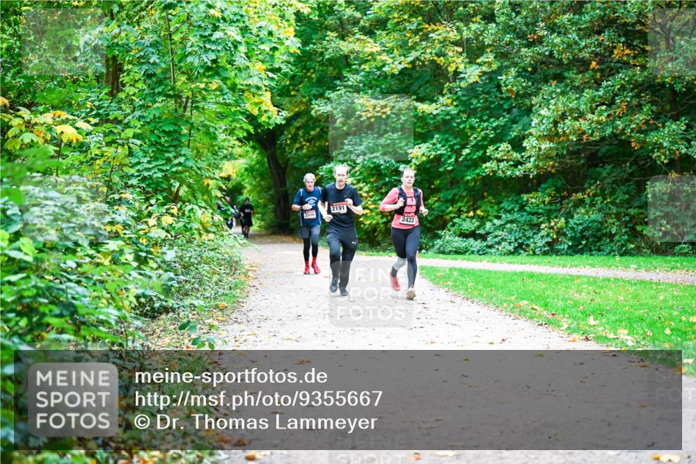 12.10.2025 - Bramfelder Halbmarathon 2025 Dr. Thomas Lammeyer http://msf.ph/oto/9355667 12.10.2025 10:54:27 Laufen 2506, 2191, 2422 meine-sportfotos.de