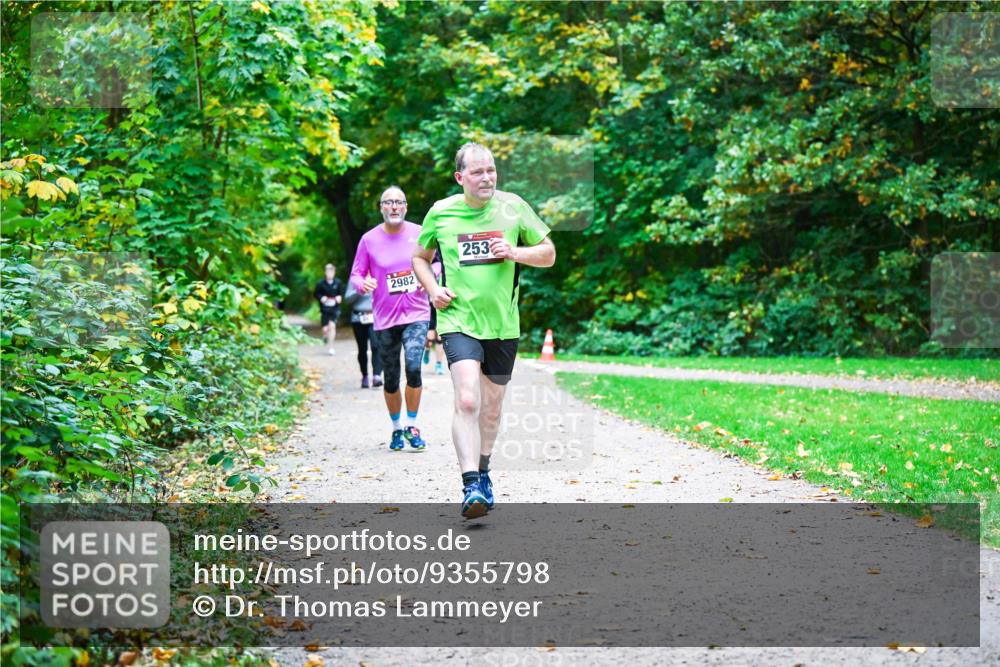 12.10.2025 - Bramfelder Halbmarathon 2025 Dr. Thomas Lammeyer http://msf.ph/oto/9355798 12.10.2025 10:54:52 Laufen 2982, 253 meine-sportfotos.de