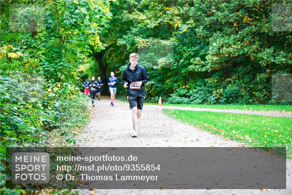 12.10.2025 - Bramfelder Halbmarathon 2025 Dr. Thomas Lammeyer http://msf.ph/oto/9355854 12.10.2025 10:55:02 Laufen 26 meine-sportfotos.de