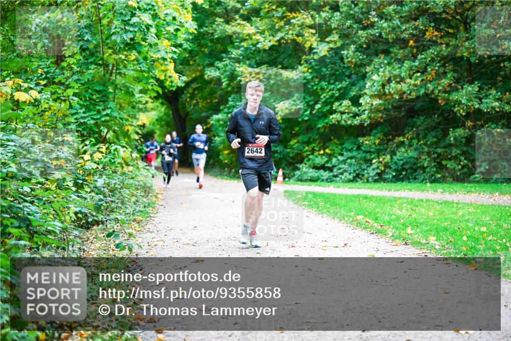 12.10.2025 - Bramfelder Halbmarathon 2025 Dr. Thomas Lammeyer http://msf.ph/oto/9355858 12.10.2025 10:55:02 Laufen 2642 meine-sportfotos.de
