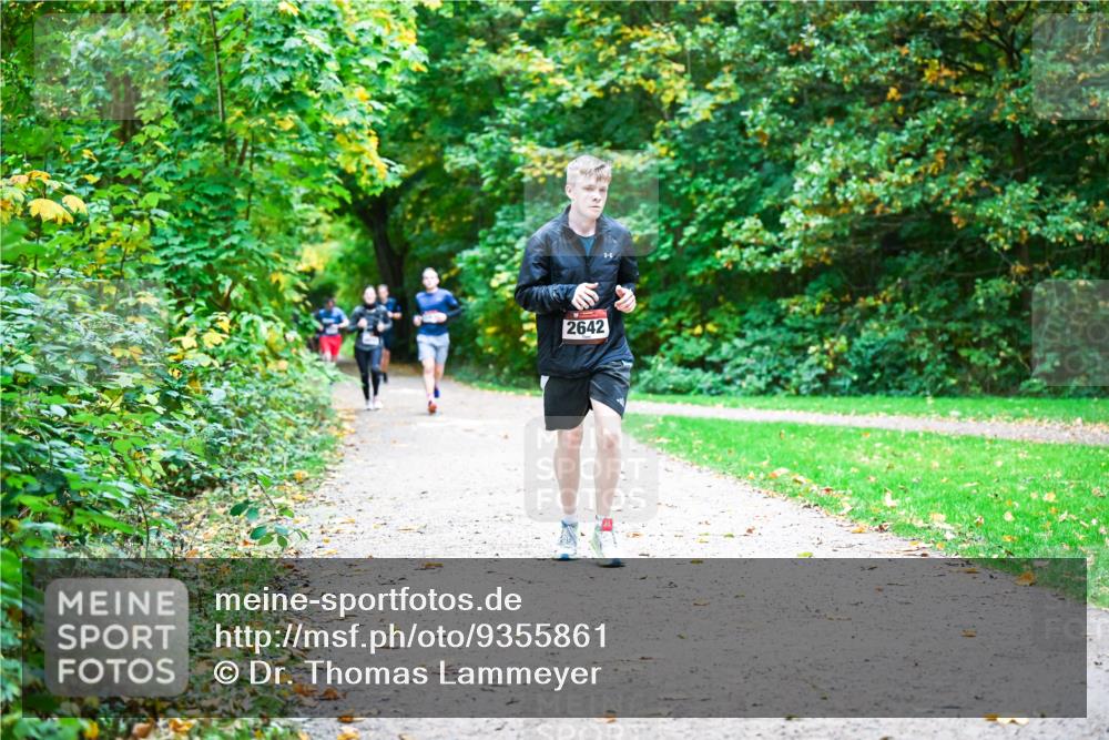 12.10.2025 - Bramfelder Halbmarathon 2025 Dr. Thomas Lammeyer http://msf.ph/oto/9355861 12.10.2025 10:55:03 Laufen 2642 meine-sportfotos.de