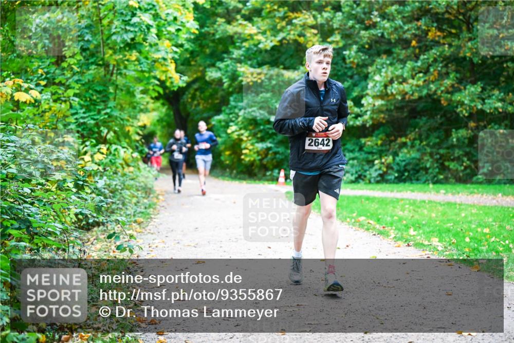 12.10.2025 - Bramfelder Halbmarathon 2025 Dr. Thomas Lammeyer http://msf.ph/oto/9355867 12.10.2025 10:55:04 Laufen 2642 meine-sportfotos.de