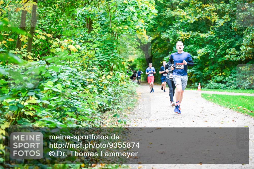 12.10.2025 - Bramfelder Halbmarathon 2025 Dr. Thomas Lammeyer http://msf.ph/oto/9355874 12.10.2025 10:55:07 Laufen 28, 2261 meine-sportfotos.de