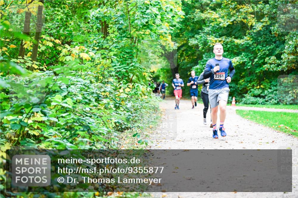 12.10.2025 - Bramfelder Halbmarathon 2025 Dr. Thomas Lammeyer http://msf.ph/oto/9355877 12.10.2025 10:55:08 Laufen 2261 meine-sportfotos.de