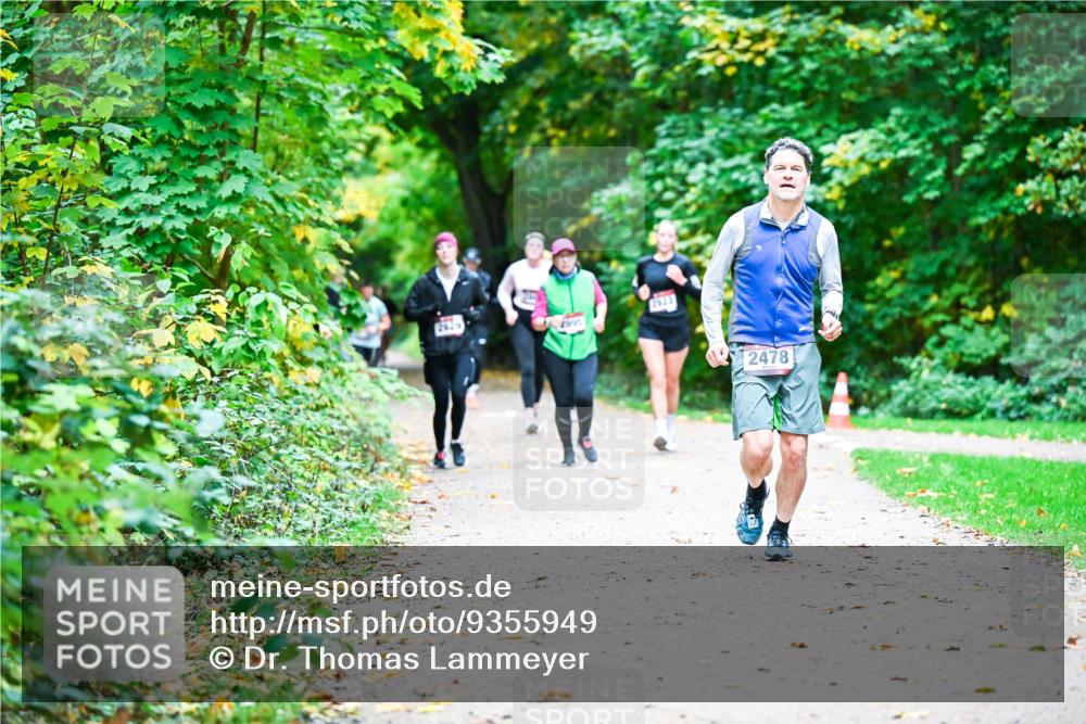 12.10.2025 - Bramfelder Halbmarathon 2025 Dr. Thomas Lammeyer http://msf.ph/oto/9355949 12.10.2025 10:55:22 Laufen 1995, 1923, 2478 meine-sportfotos.de