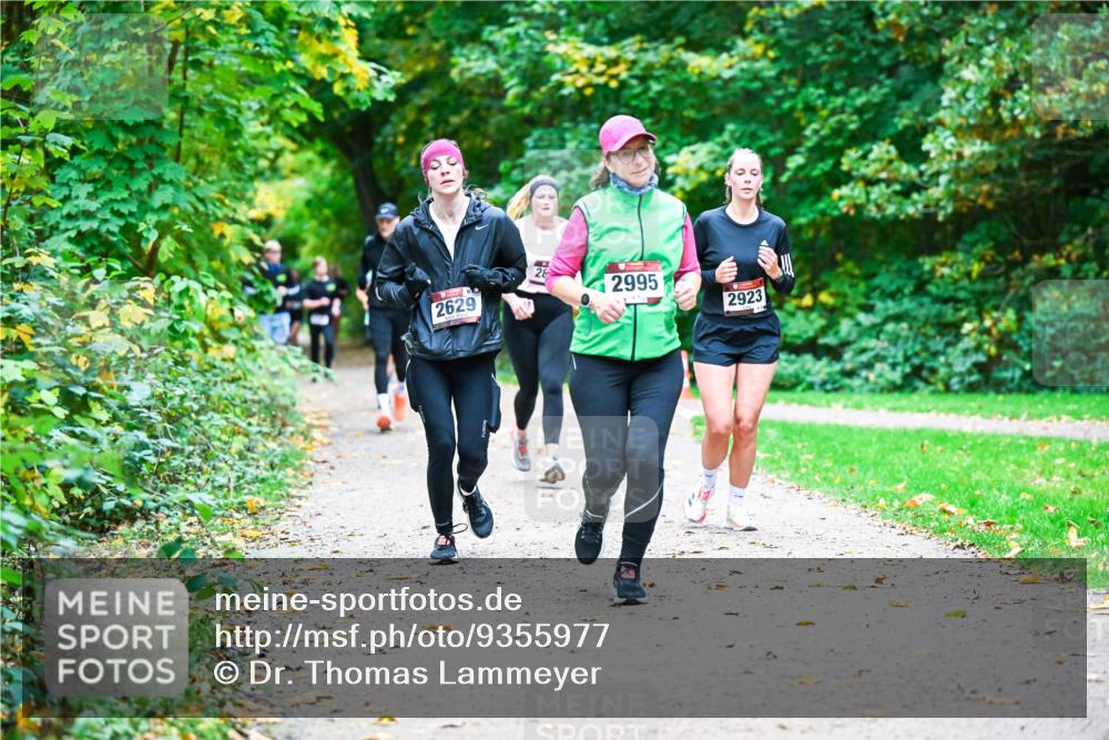 12.10.2025 - Bramfelder Halbmarathon 2025 Dr. Thomas Lammeyer http://msf.ph/oto/9355977 12.10.2025 10:55:26 Laufen 2629, 28, 2995, 2923 meine-sportfotos.de