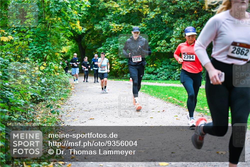 12.10.2025 - Bramfelder Halbmarathon 2025 Dr. Thomas Lammeyer http://msf.ph/oto/9356004 12.10.2025 10:55:31 Laufen 2818, 2371, 2394, 2862 meine-sportfotos.de