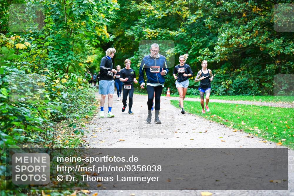 12.10.2025 - Bramfelder Halbmarathon 2025 Dr. Thomas Lammeyer http://msf.ph/oto/9356038 12.10.2025 10:55:39 Laufen 2101, 2005, 2334 meine-sportfotos.de