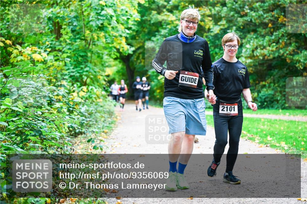 12.10.2025 - Bramfelder Halbmarathon 2025 Dr. Thomas Lammeyer http://msf.ph/oto/9356069 12.10.2025 10:55:45 Laufen 2101 meine-sportfotos.de