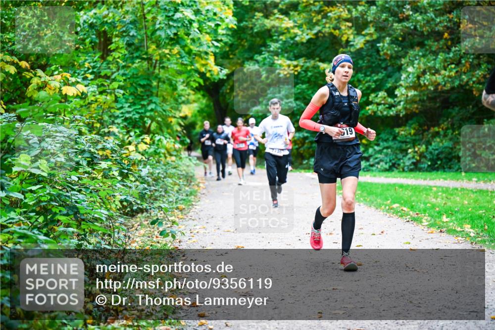 12.10.2025 - Bramfelder Halbmarathon 2025 Dr. Thomas Lammeyer http://msf.ph/oto/9356119 12.10.2025 10:55:54 Laufen 30, 19 meine-sportfotos.de