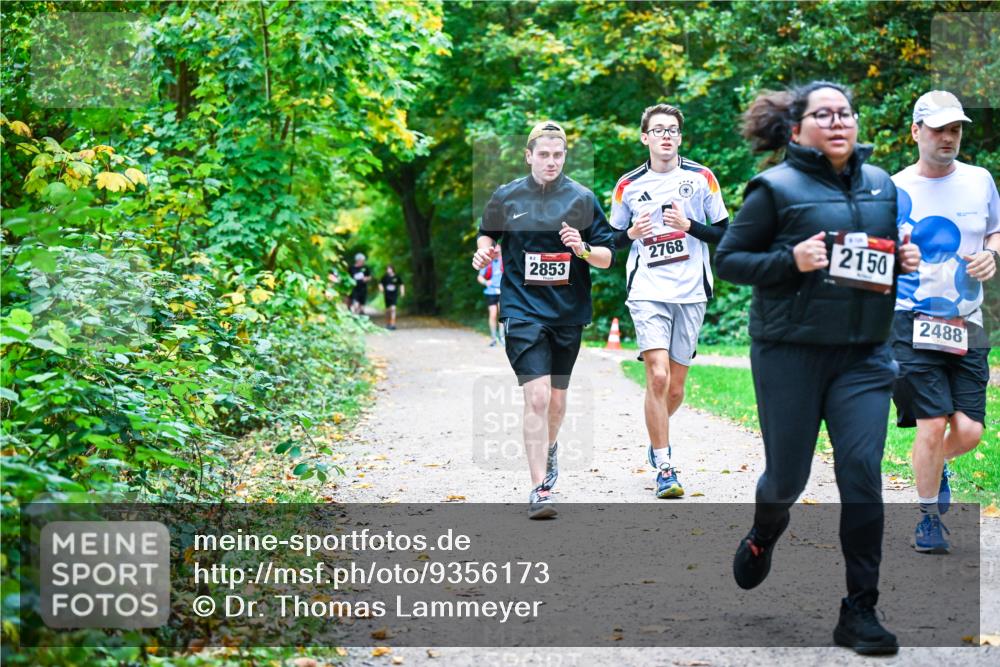 12.10.2025 - Bramfelder Halbmarathon 2025 Dr. Thomas Lammeyer http://msf.ph/oto/9356173 12.10.2025 10:56:03 Laufen 82, 2853, 2768, 2150, 2488 meine-sportfotos.de