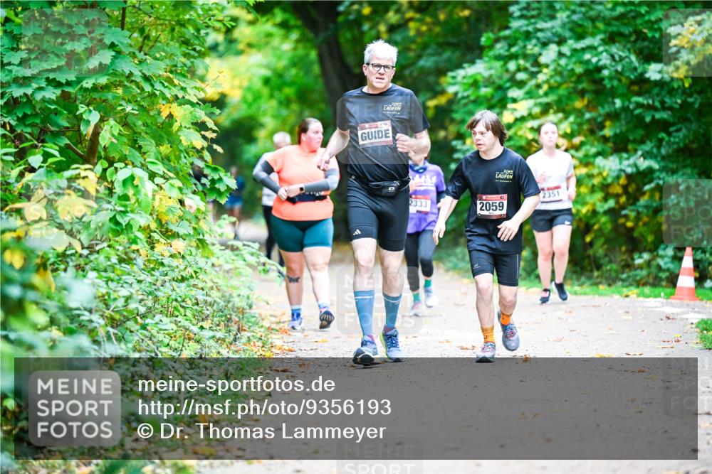 12.10.2025 - Bramfelder Halbmarathon 2025 Dr. Thomas Lammeyer http://msf.ph/oto/9356193 12.10.2025 10:56:17 Laufen 154, 2351, 2333, 2059 meine-sportfotos.de