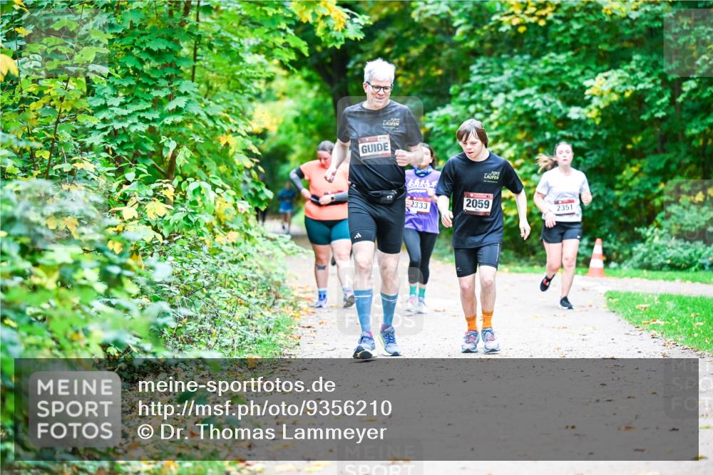 12.10.2025 - Bramfelder Halbmarathon 2025 Dr. Thomas Lammeyer http://msf.ph/oto/9356210 12.10.2025 10:56:19 Laufen 154, 2333, 2059, 2351 meine-sportfotos.de