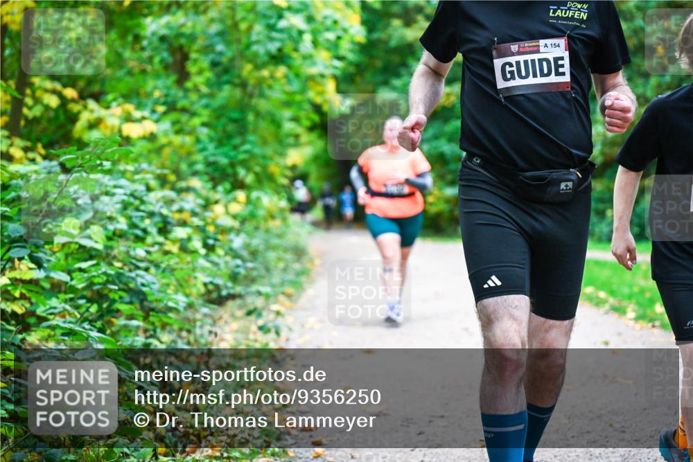12.10.2025 - Bramfelder Halbmarathon 2025 Dr. Thomas Lammeyer http://msf.ph/oto/9356250 12.10.2025 10:56:25 Laufen 20, 34, 154 meine-sportfotos.de