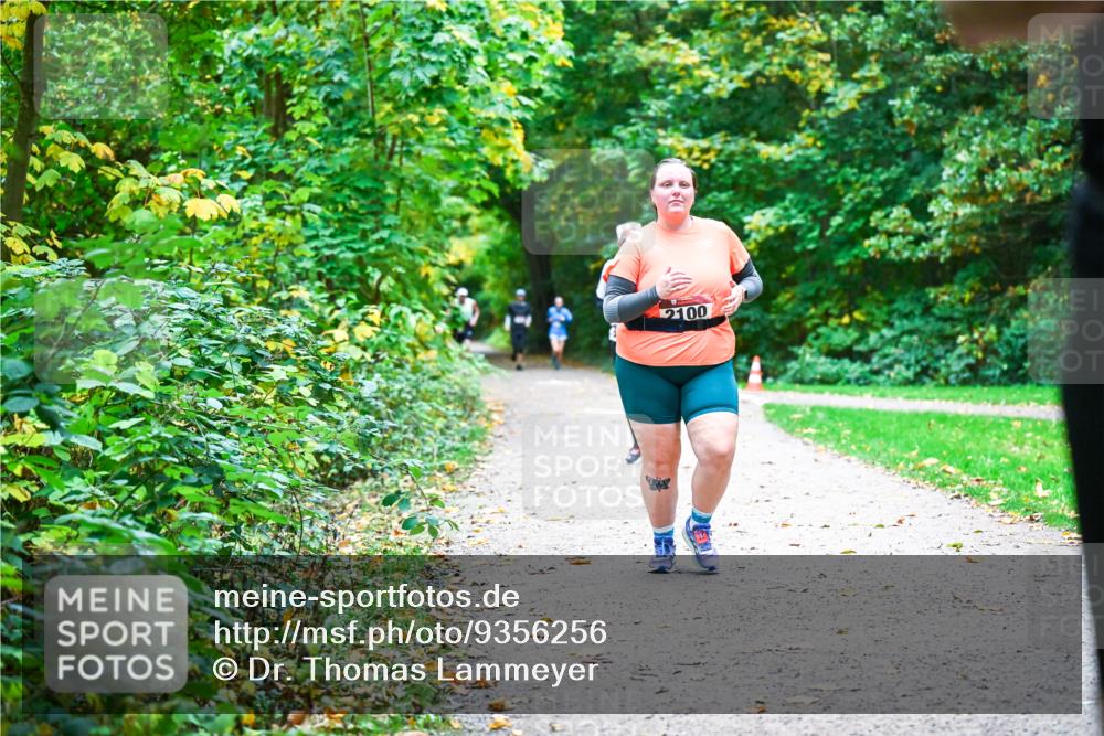 12.10.2025 - Bramfelder Halbmarathon 2025 Dr. Thomas Lammeyer http://msf.ph/oto/9356256 12.10.2025 10:56:26 Laufen 2100 meine-sportfotos.de