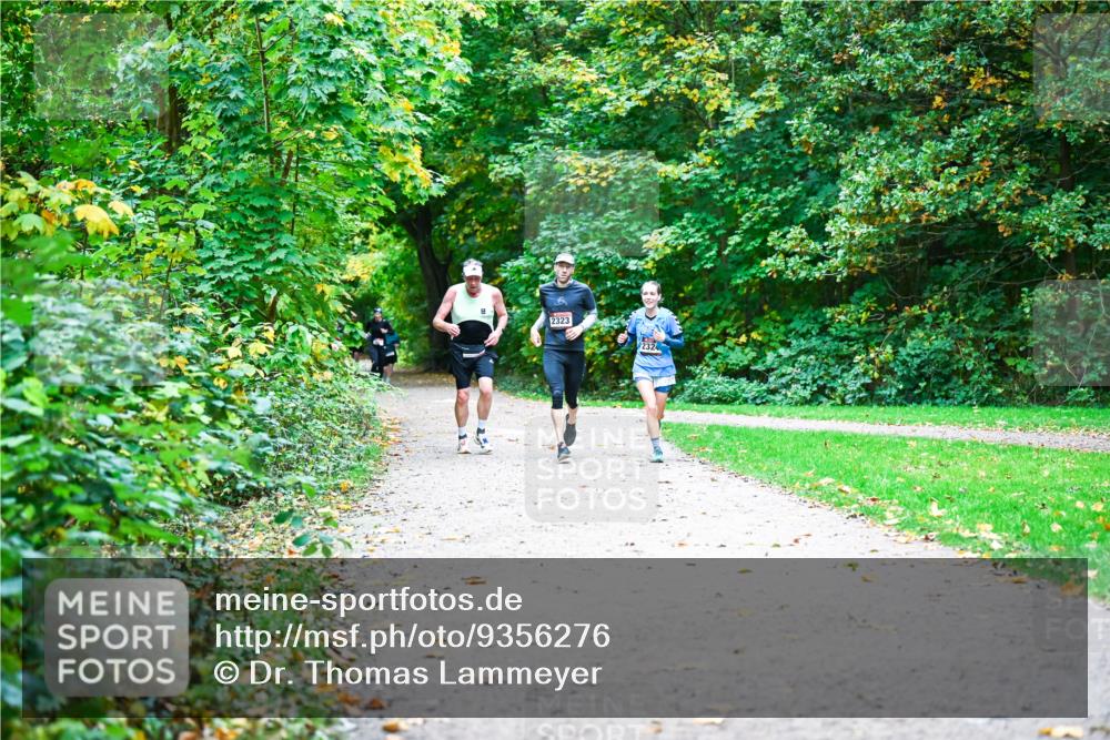 12.10.2025 - Bramfelder Halbmarathon 2025 Dr. Thomas Lammeyer http://msf.ph/oto/9356276 12.10.2025 10:56:35 Laufen 2323, 2324 meine-sportfotos.de