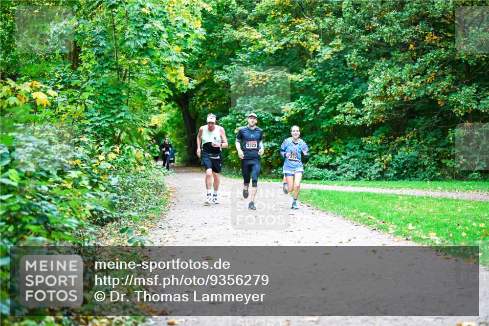 12.10.2025 - Bramfelder Halbmarathon 2025 Dr. Thomas Lammeyer http://msf.ph/oto/9356279 12.10.2025 10:56:35 Laufen 2323 meine-sportfotos.de