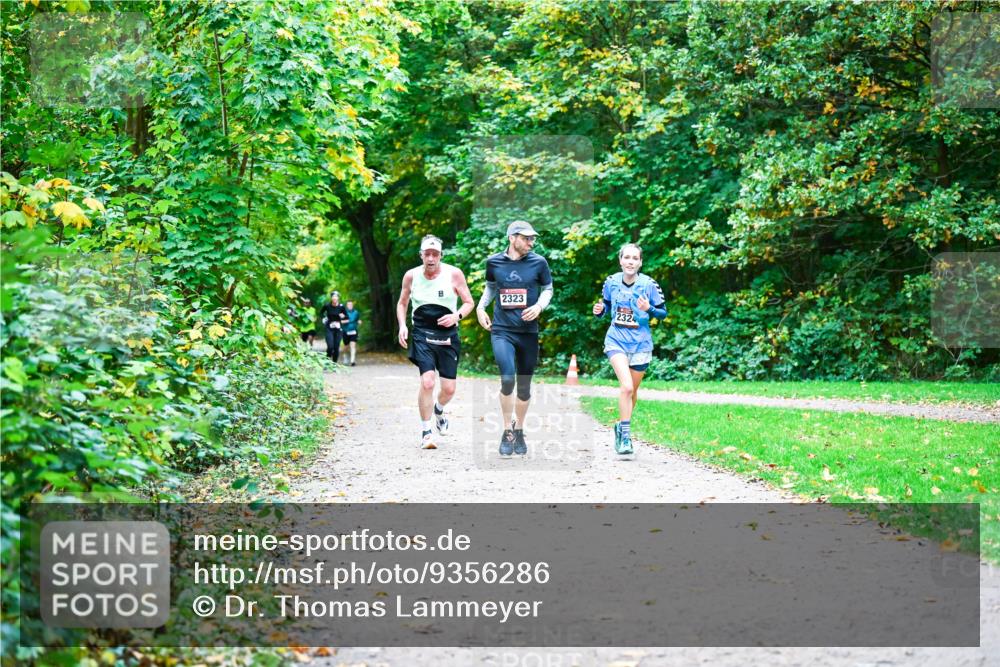 12.10.2025 - Bramfelder Halbmarathon 2025 Dr. Thomas Lammeyer http://msf.ph/oto/9356286 12.10.2025 10:56:36 Laufen 2323, 2324 meine-sportfotos.de