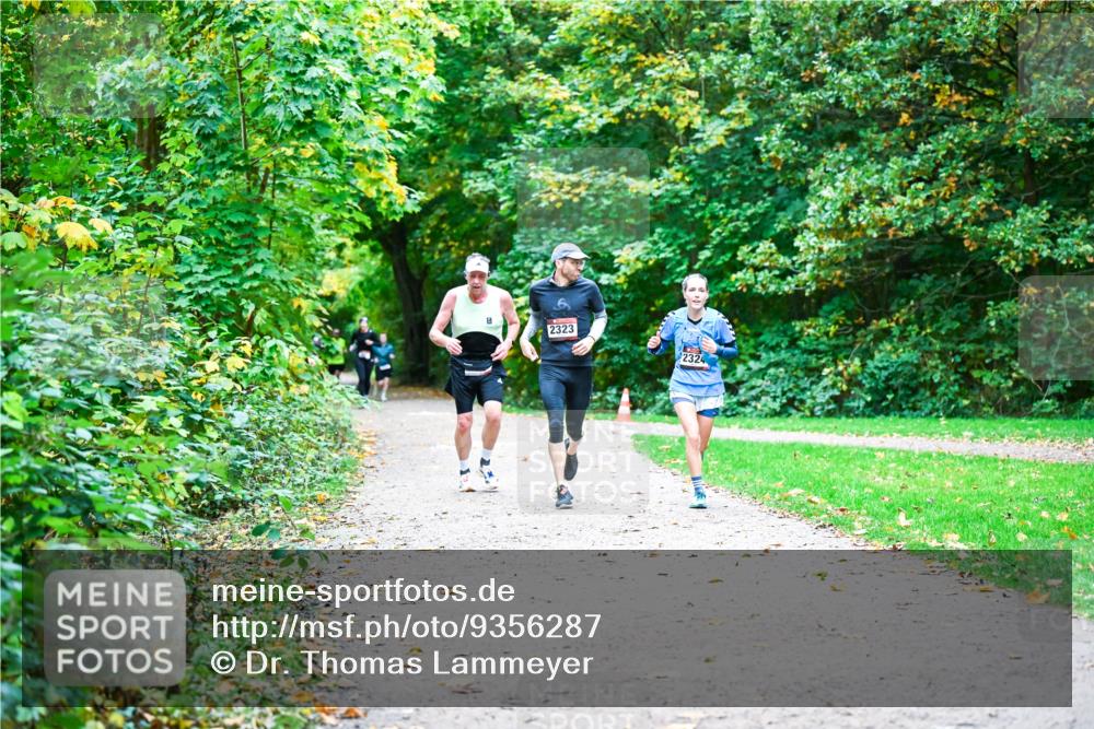 12.10.2025 - Bramfelder Halbmarathon 2025 Dr. Thomas Lammeyer http://msf.ph/oto/9356287 12.10.2025 10:56:37 Laufen 2323, 2324 meine-sportfotos.de