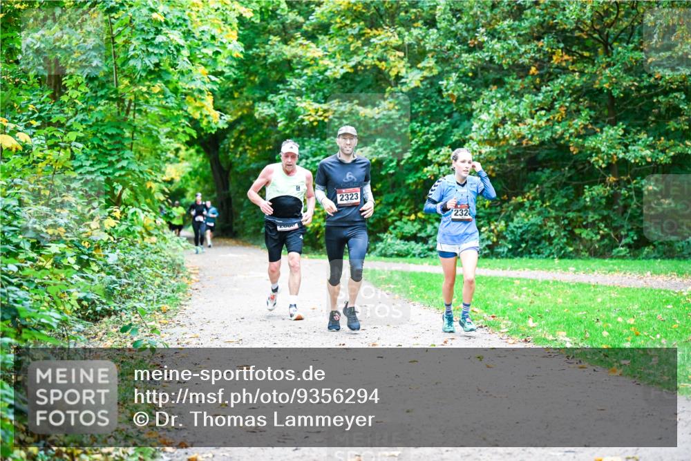 12.10.2025 - Bramfelder Halbmarathon 2025 Dr. Thomas Lammeyer http://msf.ph/oto/9356294 12.10.2025 10:56:37 Laufen 4008, 2323, 232 meine-sportfotos.de