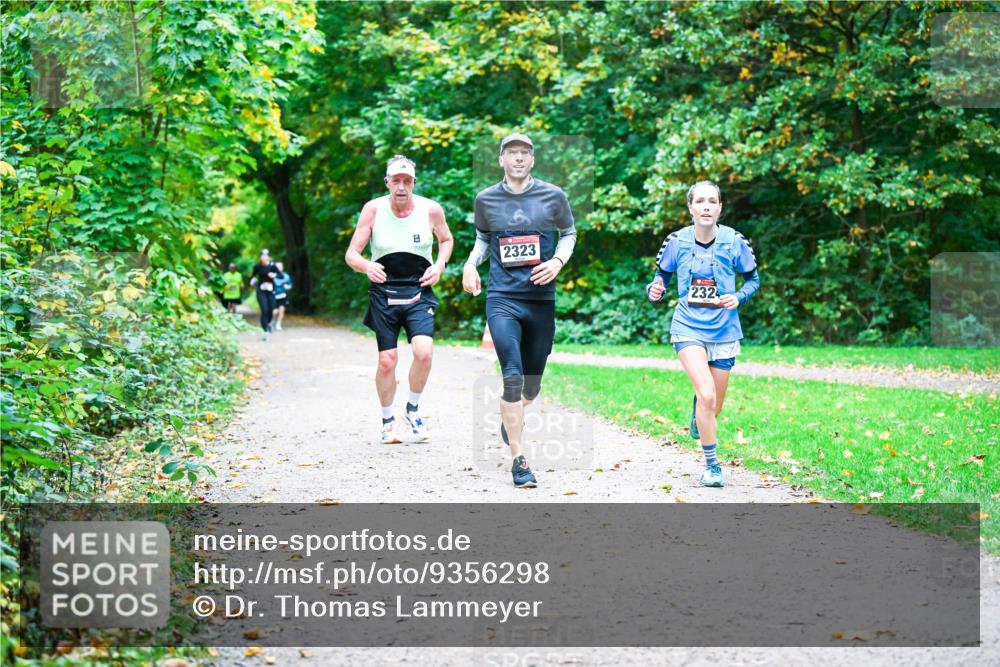12.10.2025 - Bramfelder Halbmarathon 2025 Dr. Thomas Lammeyer http://msf.ph/oto/9356298 12.10.2025 10:56:38 Laufen 2323, 2324 meine-sportfotos.de