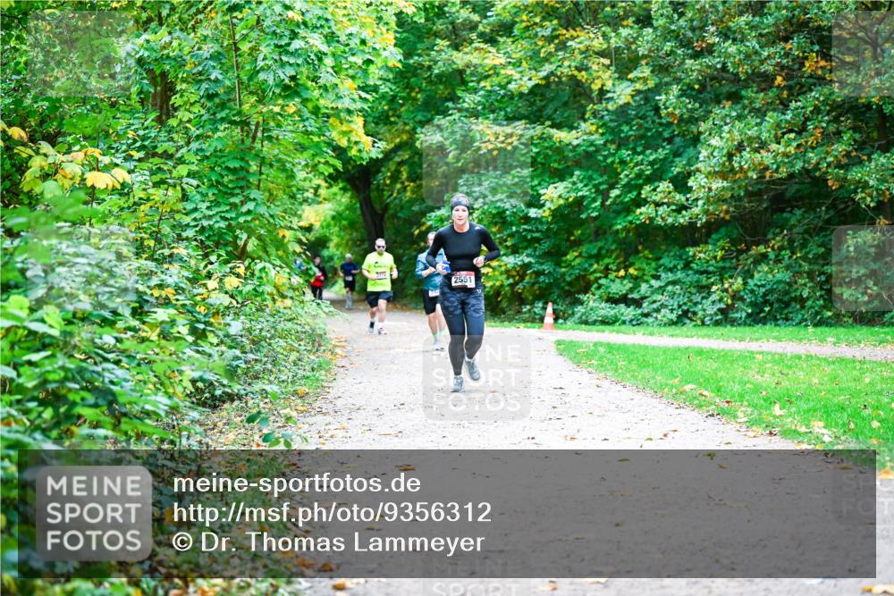 12.10.2025 - Bramfelder Halbmarathon 2025 Dr. Thomas Lammeyer http://msf.ph/oto/9356312 12.10.2025 10:56:47 Laufen 2551 meine-sportfotos.de