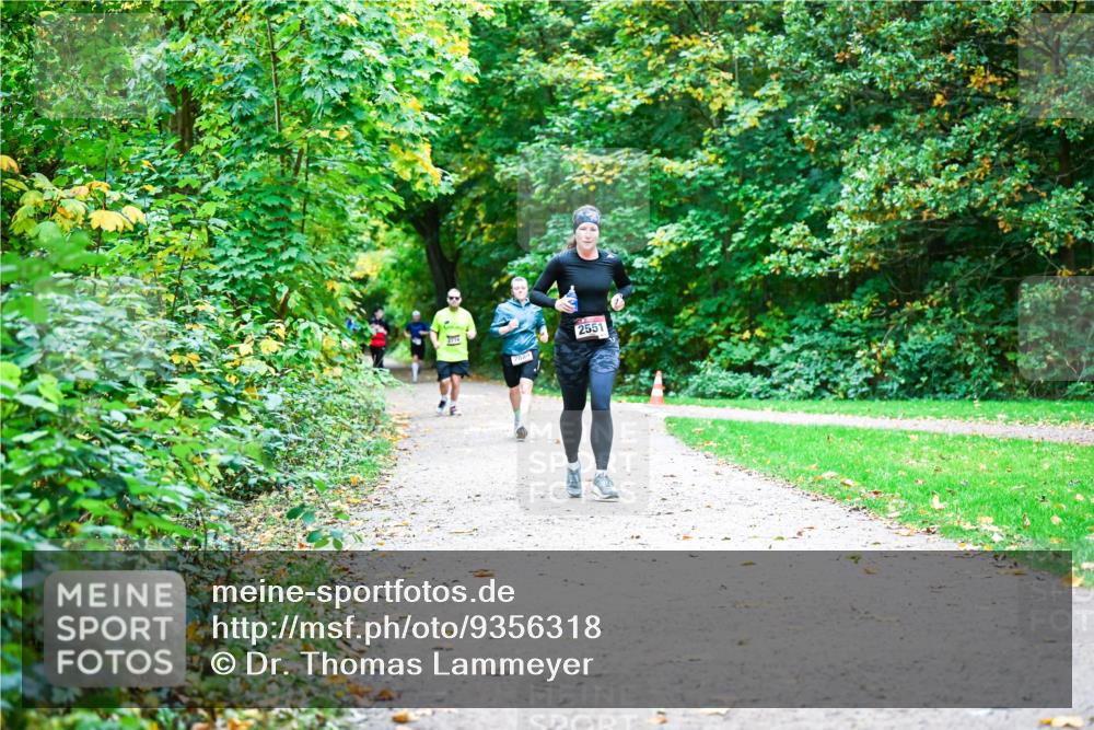 12.10.2025 - Bramfelder Halbmarathon 2025 Dr. Thomas Lammeyer http://msf.ph/oto/9356318 12.10.2025 10:56:47 Laufen 2714, 288, 2551 meine-sportfotos.de