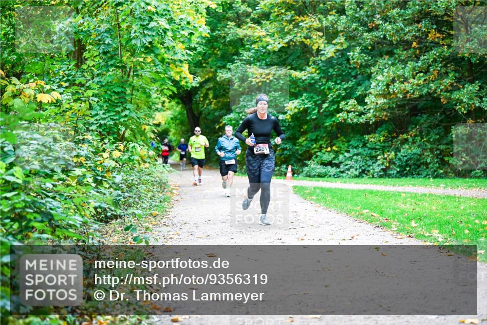12.10.2025 - Bramfelder Halbmarathon 2025 Dr. Thomas Lammeyer http://msf.ph/oto/9356319 12.10.2025 10:56:47 Laufen 2551 meine-sportfotos.de