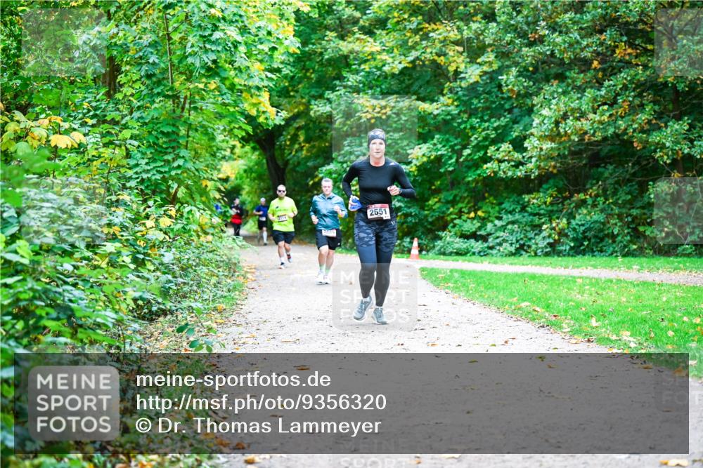 12.10.2025 - Bramfelder Halbmarathon 2025 Dr. Thomas Lammeyer http://msf.ph/oto/9356320 12.10.2025 10:56:48 Laufen 2551 meine-sportfotos.de