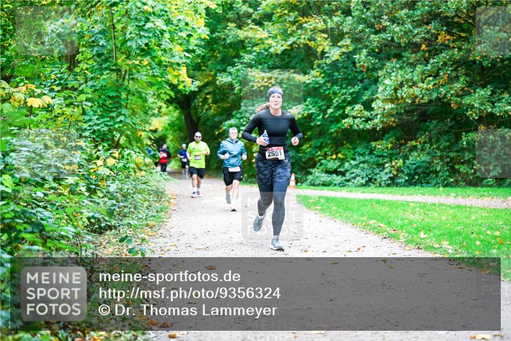 12.10.2025 - Bramfelder Halbmarathon 2025 Dr. Thomas Lammeyer http://msf.ph/oto/9356324 12.10.2025 10:56:48 Laufen 2551 meine-sportfotos.de