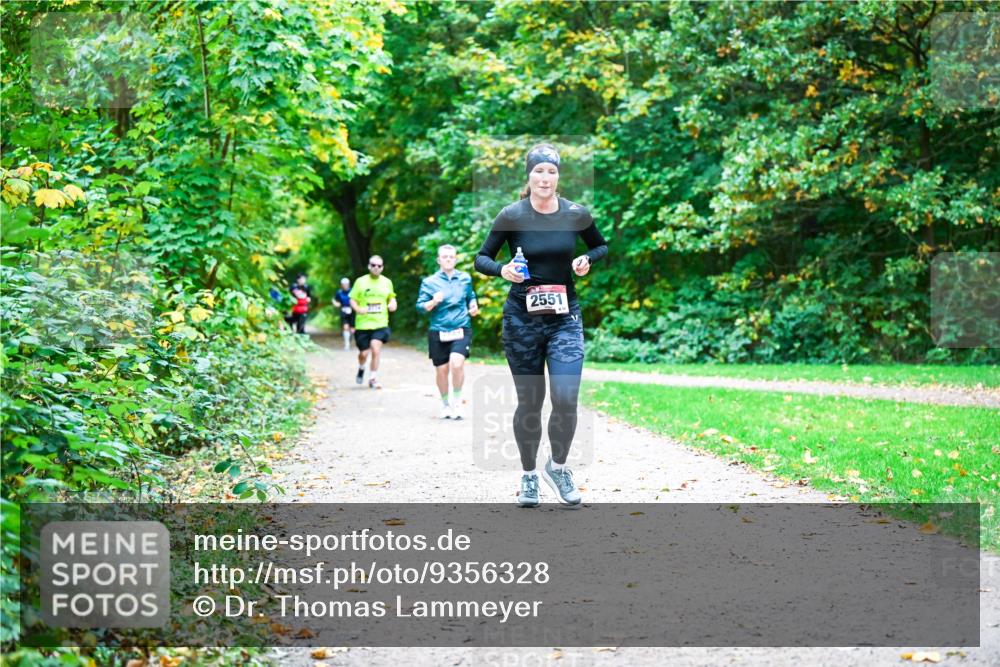 12.10.2025 - Bramfelder Halbmarathon 2025 Dr. Thomas Lammeyer http://msf.ph/oto/9356328 12.10.2025 10:56:49 Laufen 2551 meine-sportfotos.de