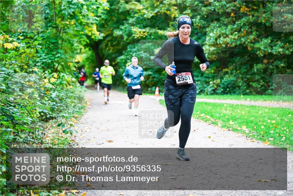 12.10.2025 - Bramfelder Halbmarathon 2025 Dr. Thomas Lammeyer http://msf.ph/oto/9356335 12.10.2025 10:56:50 Laufen 2551 meine-sportfotos.de