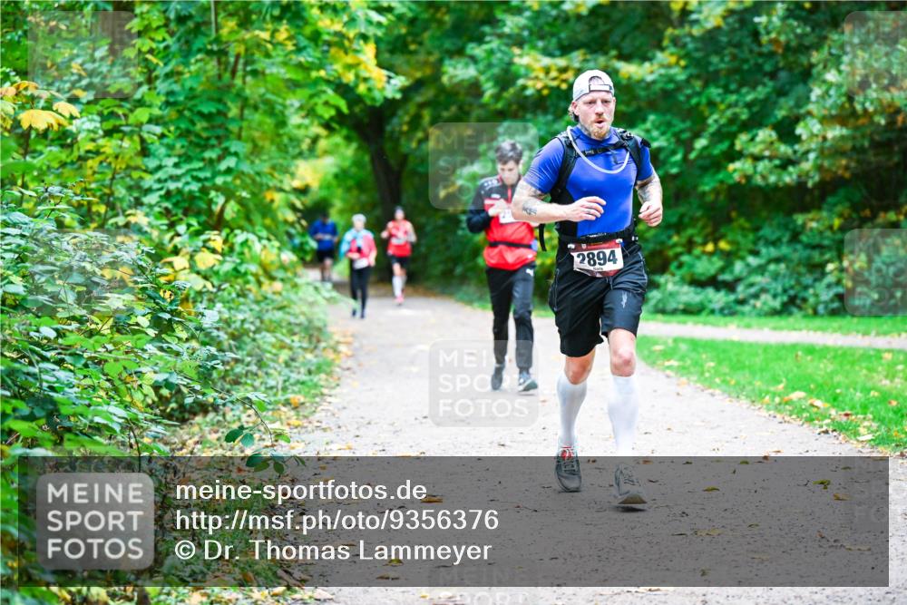12.10.2025 - Bramfelder Halbmarathon 2025 Dr. Thomas Lammeyer http://msf.ph/oto/9356376 12.10.2025 10:56:59 Laufen 2894 meine-sportfotos.de