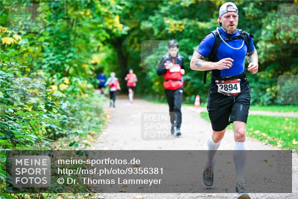 12.10.2025 - Bramfelder Halbmarathon 2025 Dr. Thomas Lammeyer http://msf.ph/oto/9356381 12.10.2025 10:56:59 Laufen 2894 meine-sportfotos.de