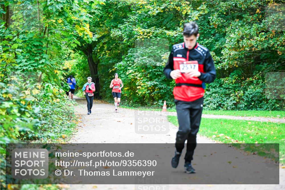 12.10.2025 - Bramfelder Halbmarathon 2025 Dr. Thomas Lammeyer http://msf.ph/oto/9356390 12.10.2025 10:57:01 Laufen 2040, 2633, 2537 meine-sportfotos.de