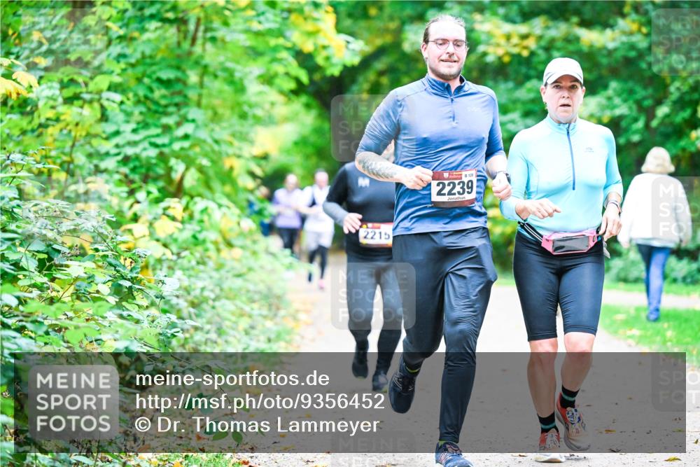 12.10.2025 - Bramfelder Halbmarathon 2025 Dr. Thomas Lammeyer http://msf.ph/oto/9356452 12.10.2025 10:57:21 Laufen 2215, 120, 2239 meine-sportfotos.de