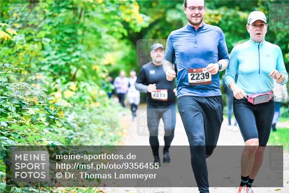 12.10.2025 - Bramfelder Halbmarathon 2025 Dr. Thomas Lammeyer http://msf.ph/oto/9356455 12.10.2025 10:57:22 Laufen 2215, 1, 2239 meine-sportfotos.de
