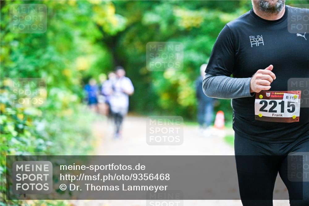 12.10.2025 - Bramfelder Halbmarathon 2025 Dr. Thomas Lammeyer http://msf.ph/oto/9356468 12.10.2025 10:57:24 Laufen 34, 11, 2215 meine-sportfotos.de