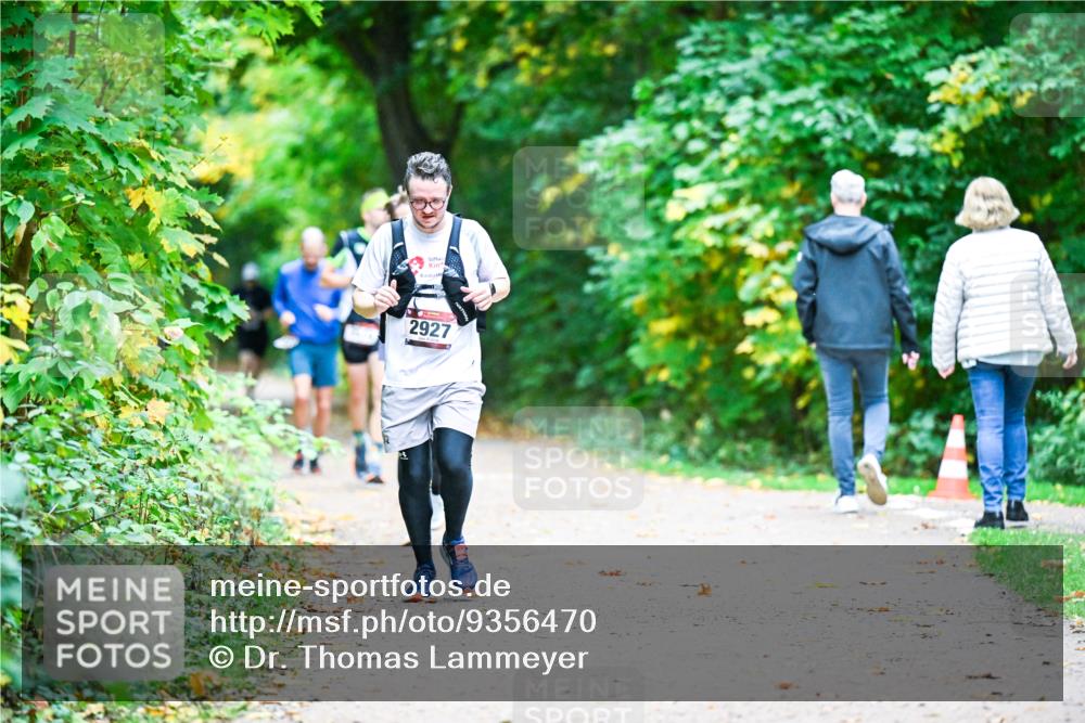 12.10.2025 - Bramfelder Halbmarathon 2025 Dr. Thomas Lammeyer http://msf.ph/oto/9356470 12.10.2025 10:57:26 Laufen 2927 meine-sportfotos.de