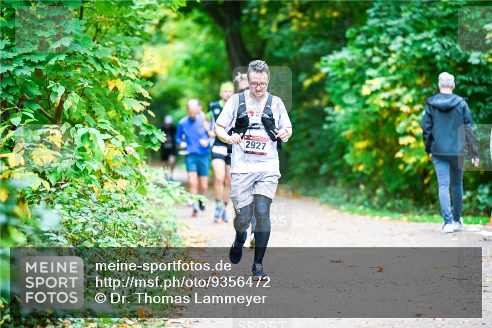12.10.2025 - Bramfelder Halbmarathon 2025 Dr. Thomas Lammeyer http://msf.ph/oto/9356472 12.10.2025 10:57:26 Laufen 2927 meine-sportfotos.de