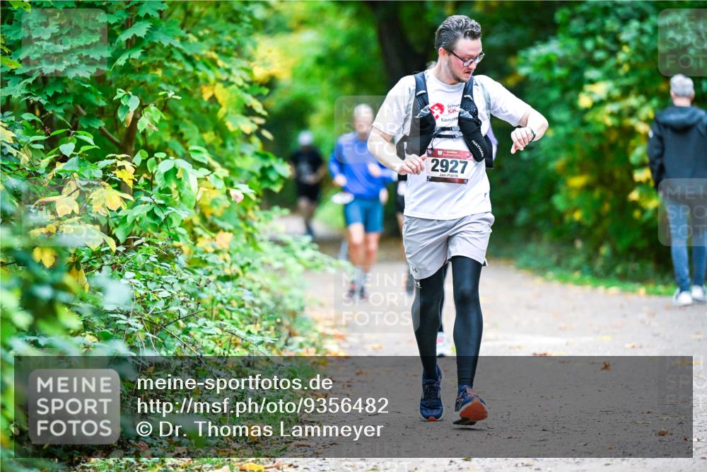 12.10.2025 - Bramfelder Halbmarathon 2025 Dr. Thomas Lammeyer http://msf.ph/oto/9356482 12.10.2025 10:57:28 Laufen 2927 meine-sportfotos.de
