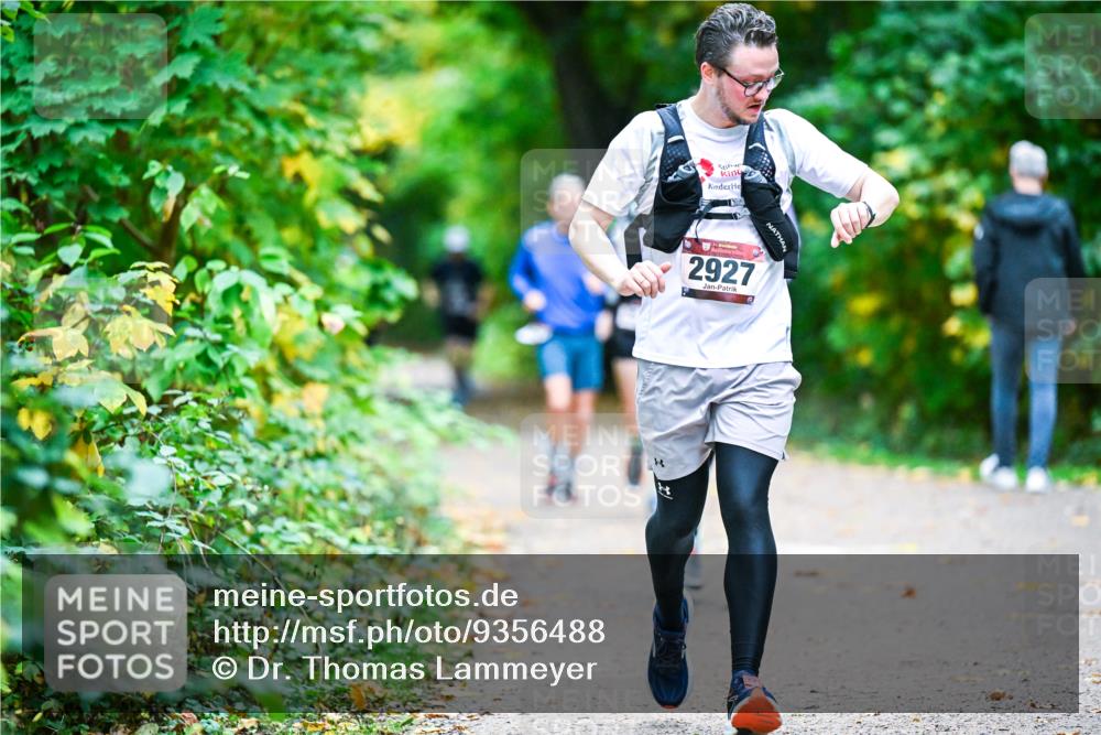 12.10.2025 - Bramfelder Halbmarathon 2025 Dr. Thomas Lammeyer http://msf.ph/oto/9356488 12.10.2025 10:57:29 Laufen 2927 meine-sportfotos.de