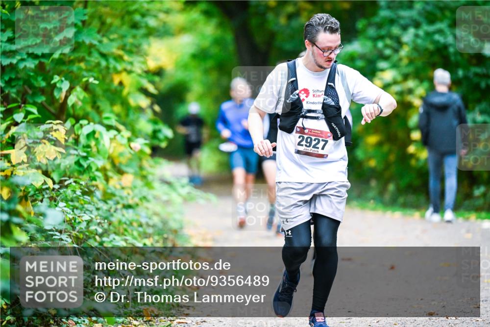 12.10.2025 - Bramfelder Halbmarathon 2025 Dr. Thomas Lammeyer http://msf.ph/oto/9356489 12.10.2025 10:57:29 Laufen 2927, 8 meine-sportfotos.de
