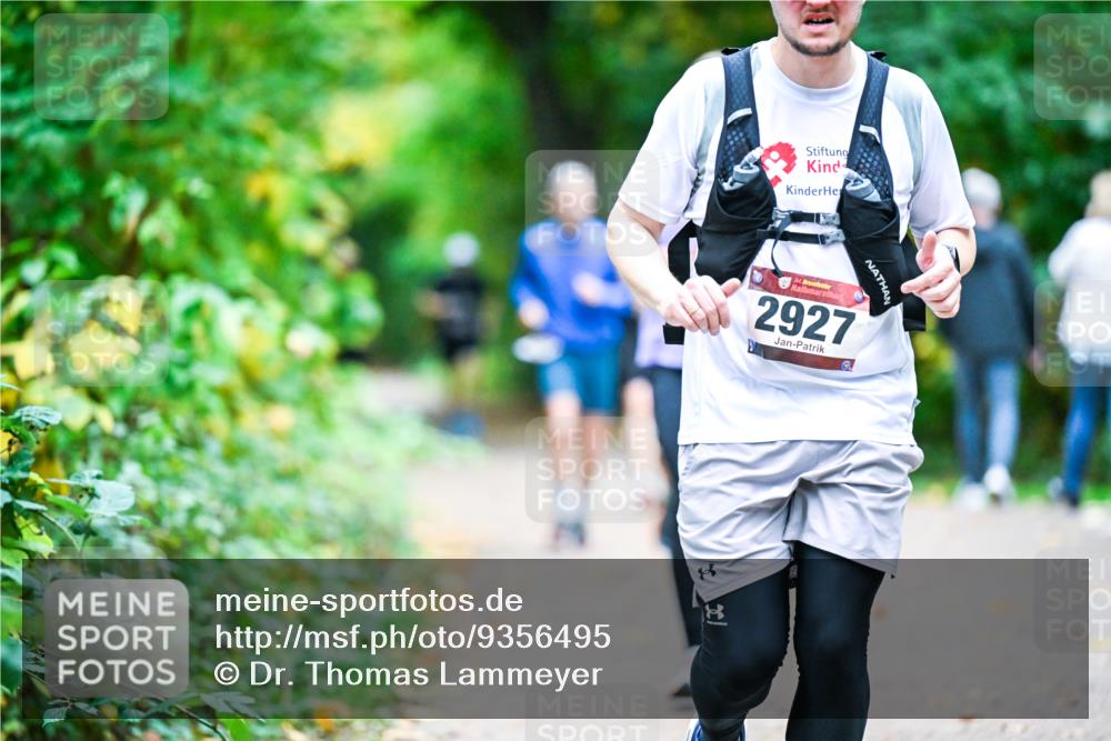 12.10.2025 - Bramfelder Halbmarathon 2025 Dr. Thomas Lammeyer http://msf.ph/oto/9356495 12.10.2025 10:57:30 Laufen 34, 2927 meine-sportfotos.de