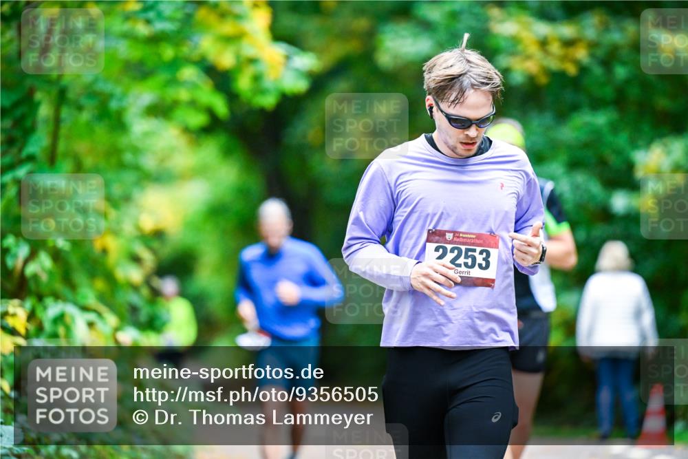 12.10.2025 - Bramfelder Halbmarathon 2025 Dr. Thomas Lammeyer http://msf.ph/oto/9356505 12.10.2025 10:57:33 Laufen 34, 2253 meine-sportfotos.de