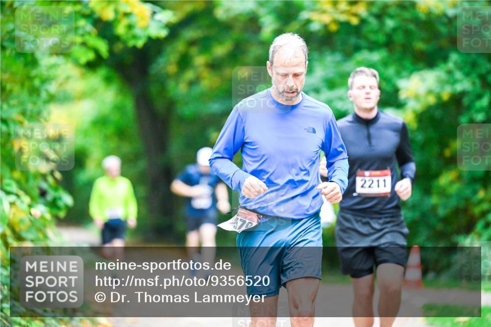12.10.2025 - Bramfelder Halbmarathon 2025 Dr. Thomas Lammeyer http://msf.ph/oto/9356520 12.10.2025 10:57:36 Laufen 2211 meine-sportfotos.de